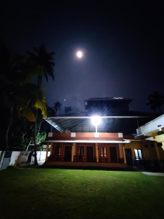 Ferienwohnung Wind &Waves Kollam Exterior foto